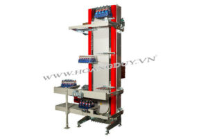 Băng tải đứng vận chuyển thùng hàng liên tục